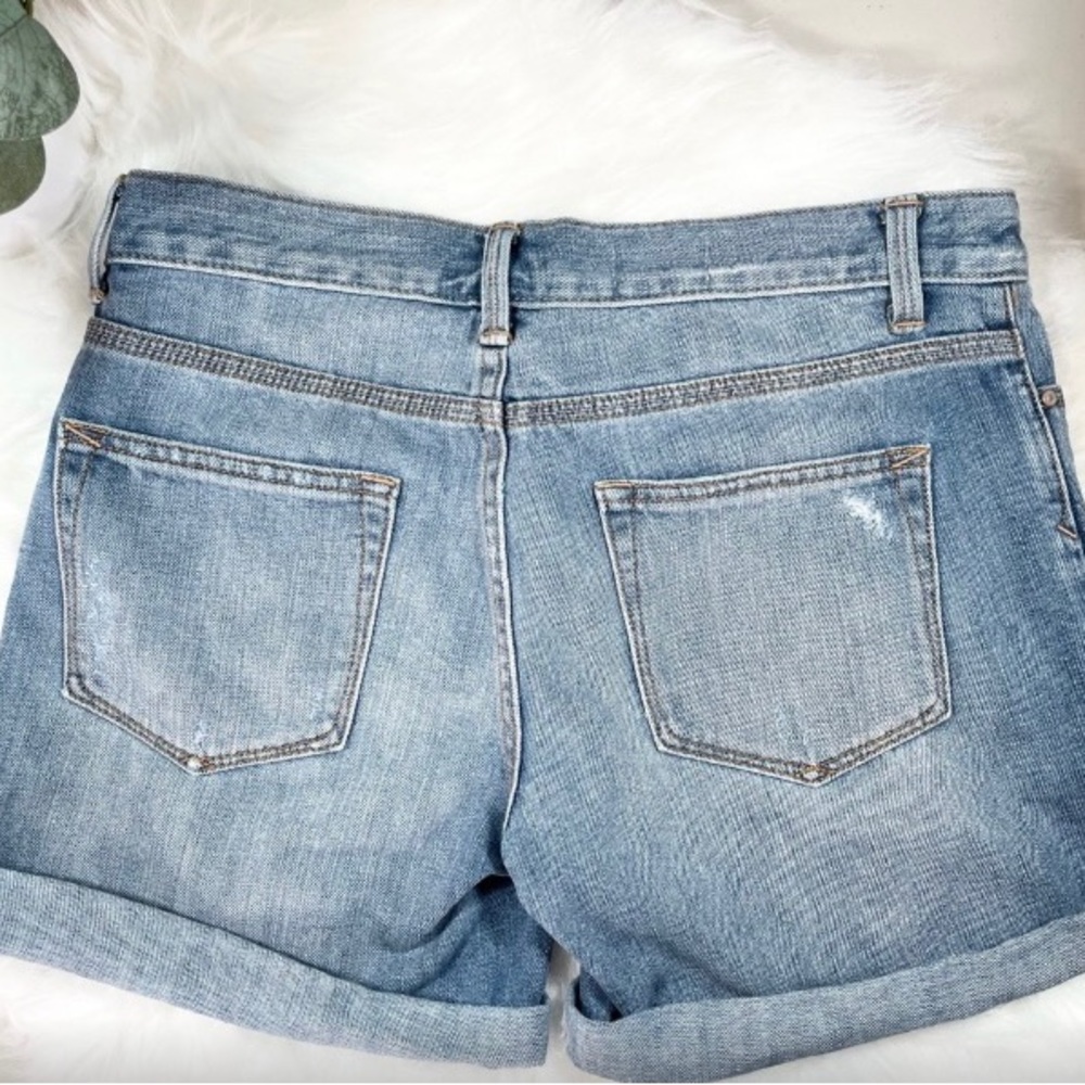 NWOT •GAP Sexy Boyfriend Distressed Denim Classic Jean Shorts • Mid Rise • HP🎉 - Picture 2 of 16